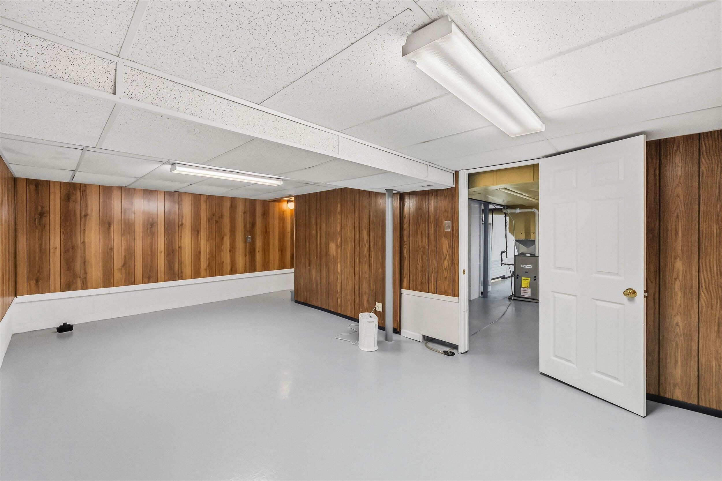 2517 West Chestnut Road Mequon, WI 53092 - Photo 39 of 59 39-Recreation Room