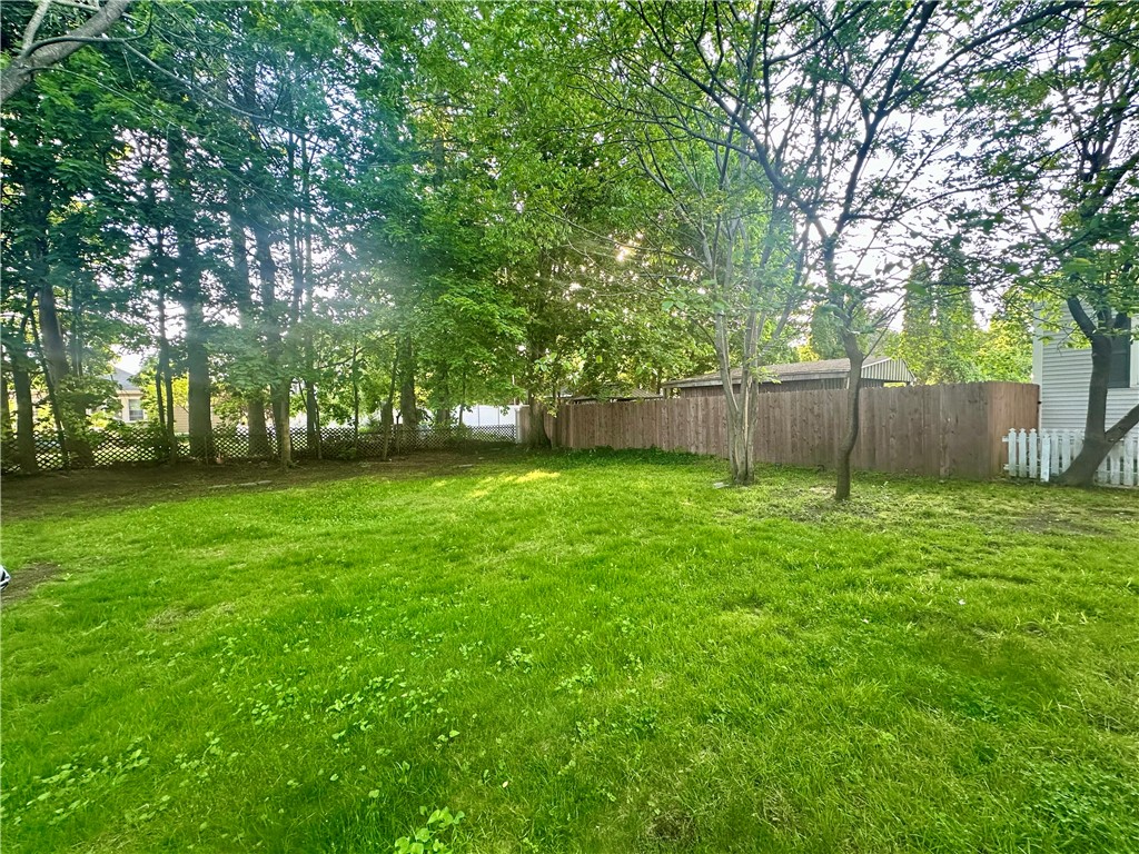 26 Pleasant Street Lincoln, RI 02865 - Photo 5 of 19