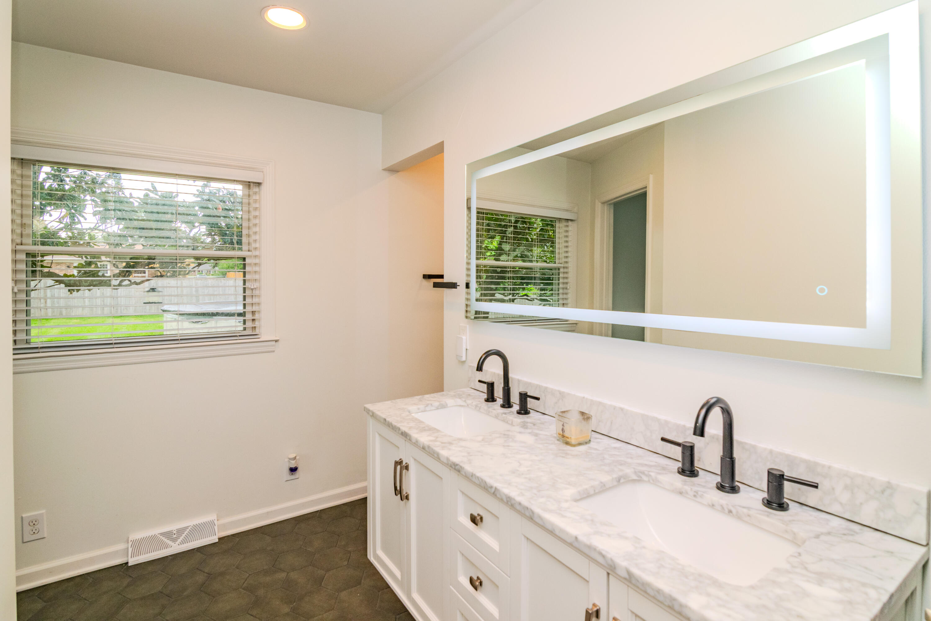 1016 Lane Allen Road Lexington, KY 40504 - Photo 23 of 40 1016LaneAllen-0161