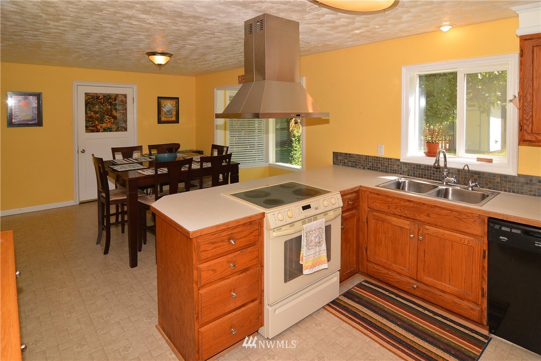8915 178th Avenue Southwest Rochester, WA 98579 - Photo 5 of 22