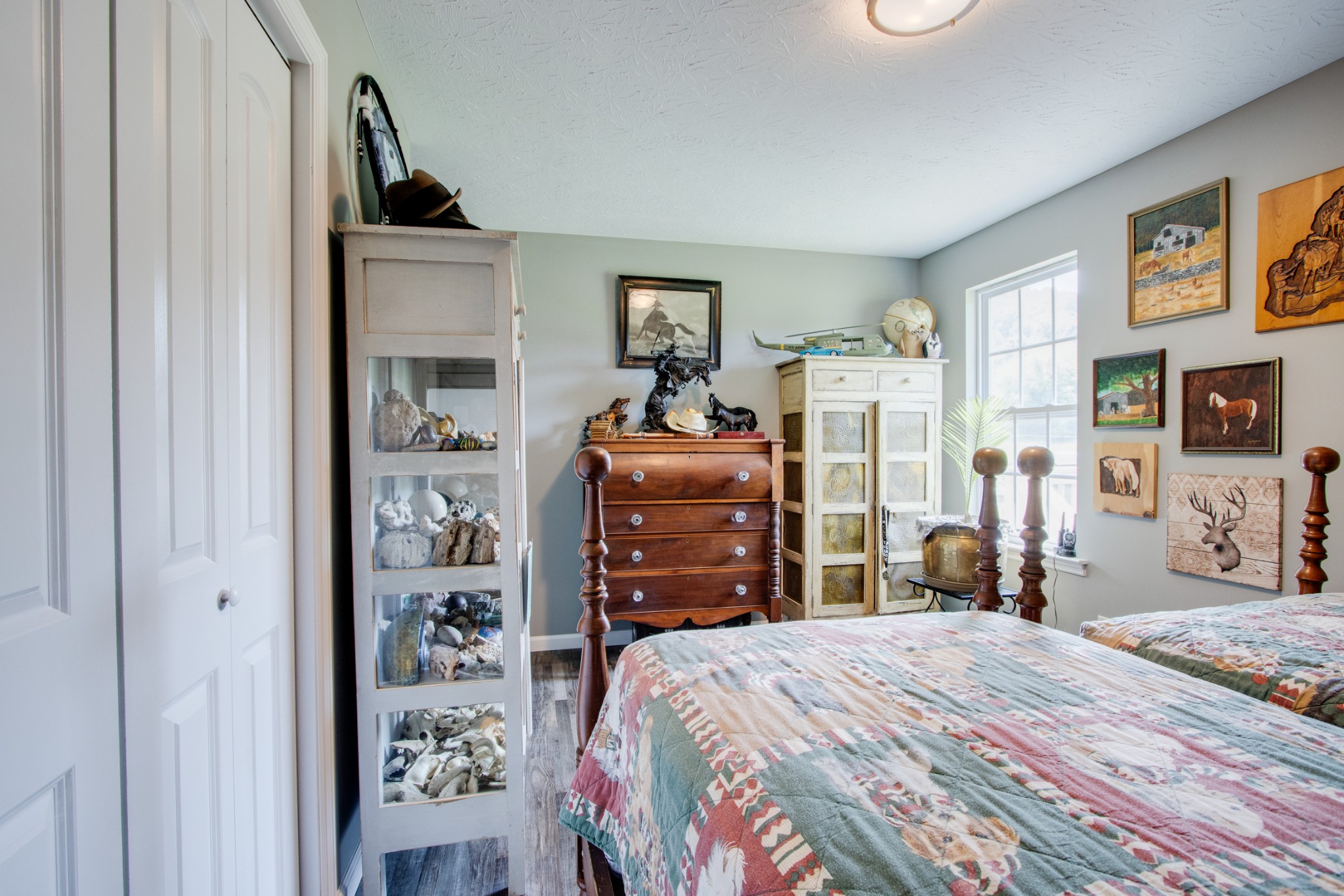 266 Buffalo Road Carthage, TN 37030 - Photo 27 of 35 a bedroom with a bed and a dresser