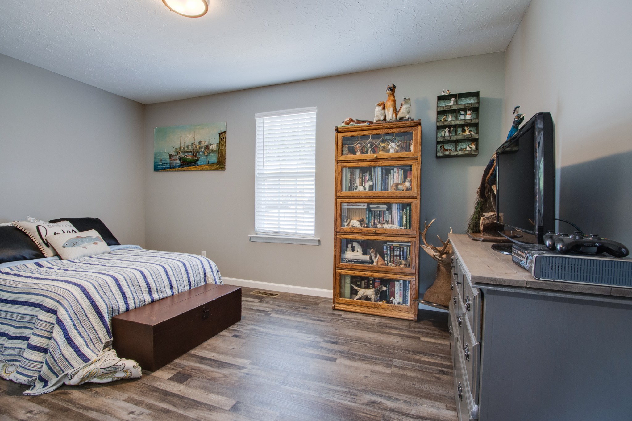 266 Buffalo Road Carthage, TN 37030 - Photo 29 of 35 a bedroom with a bed and a book shelf