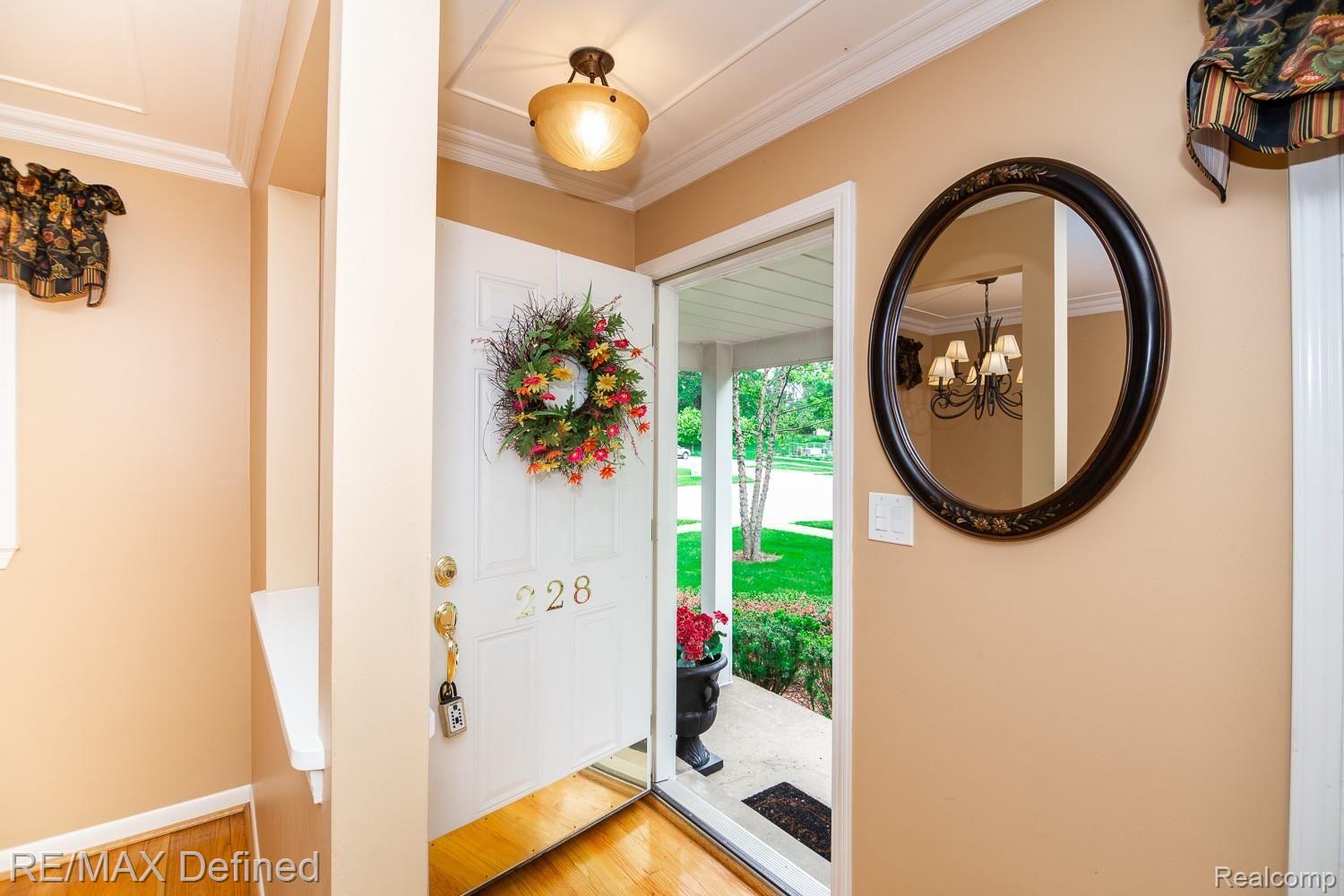 228 North Hill Circle Rochester, MI 48307 - Photo 9 of 43 228 N Hill Cir (32).jpg
