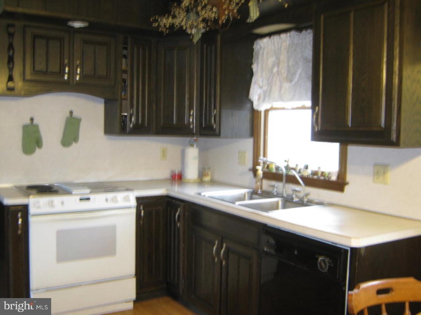 973 Valley Road Tamaqua, PA 18252 - Photo 5 of 9 Kitchen