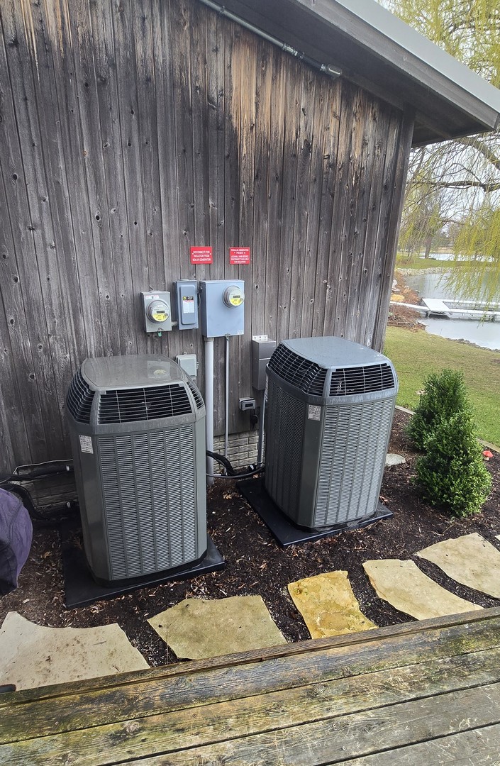 118 Pima Lane Loda, IL 60948 - Photo 50 of 50 a living room with a couch and a table