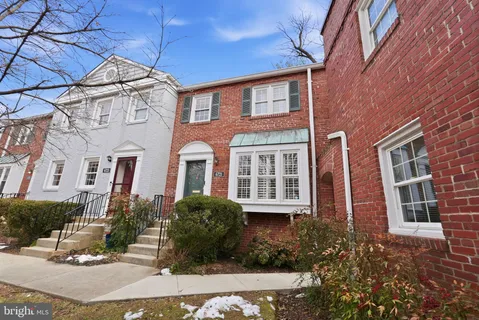 $835,000 | 6721 Kenwood Forest Lane, Unit 45, Chevy Chase, MD 20815