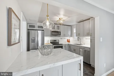 $835,000 | 6721 Kenwood Forest Lane, Unit 45, Chevy Chase, MD 20815