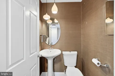 $835,000 | 6721 Kenwood Forest Lane, Unit 45, Chevy Chase, MD 20815