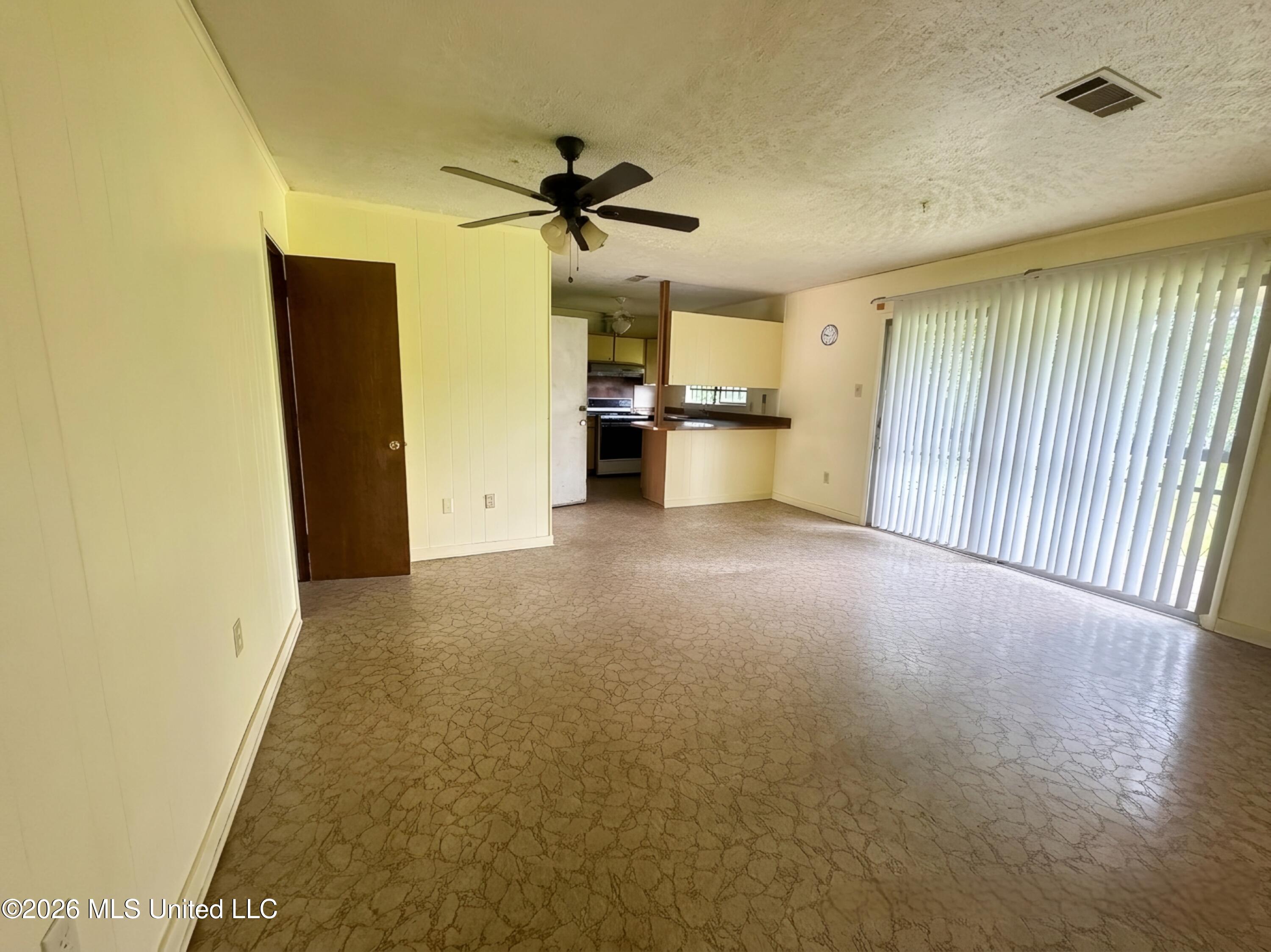 2002 Queensroad Avenue Jackson, MS 39213 - Photo 3 of 9 I6 (Dining Area)