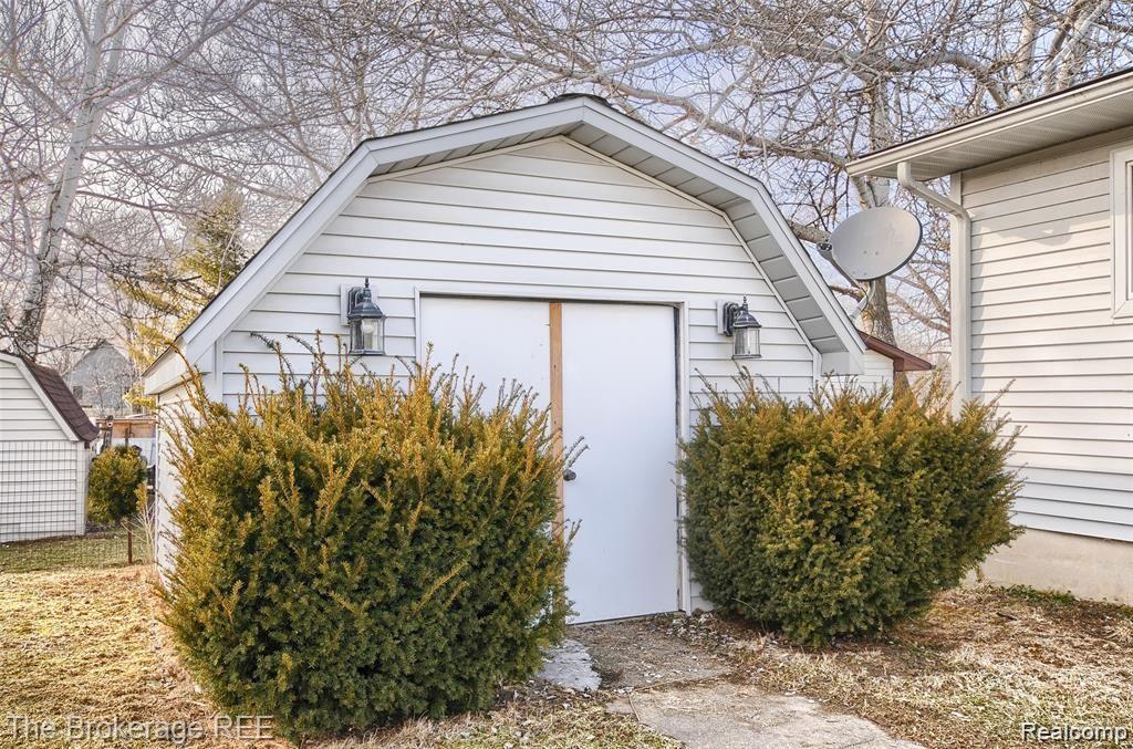 5427 West Lake Road Clio, MI 48420 - Photo 34 of 36 DSC_1897-HDR(5).jpg