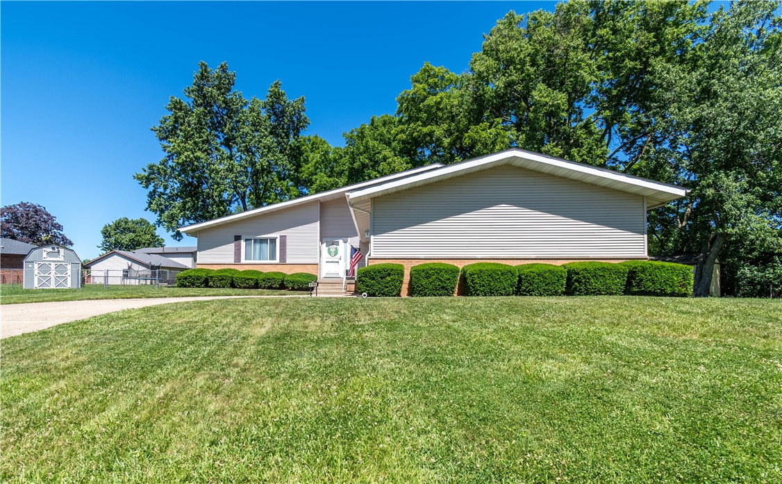 4785 Dogwood Court Decatur, IL 62526 - Photo 2 of 36