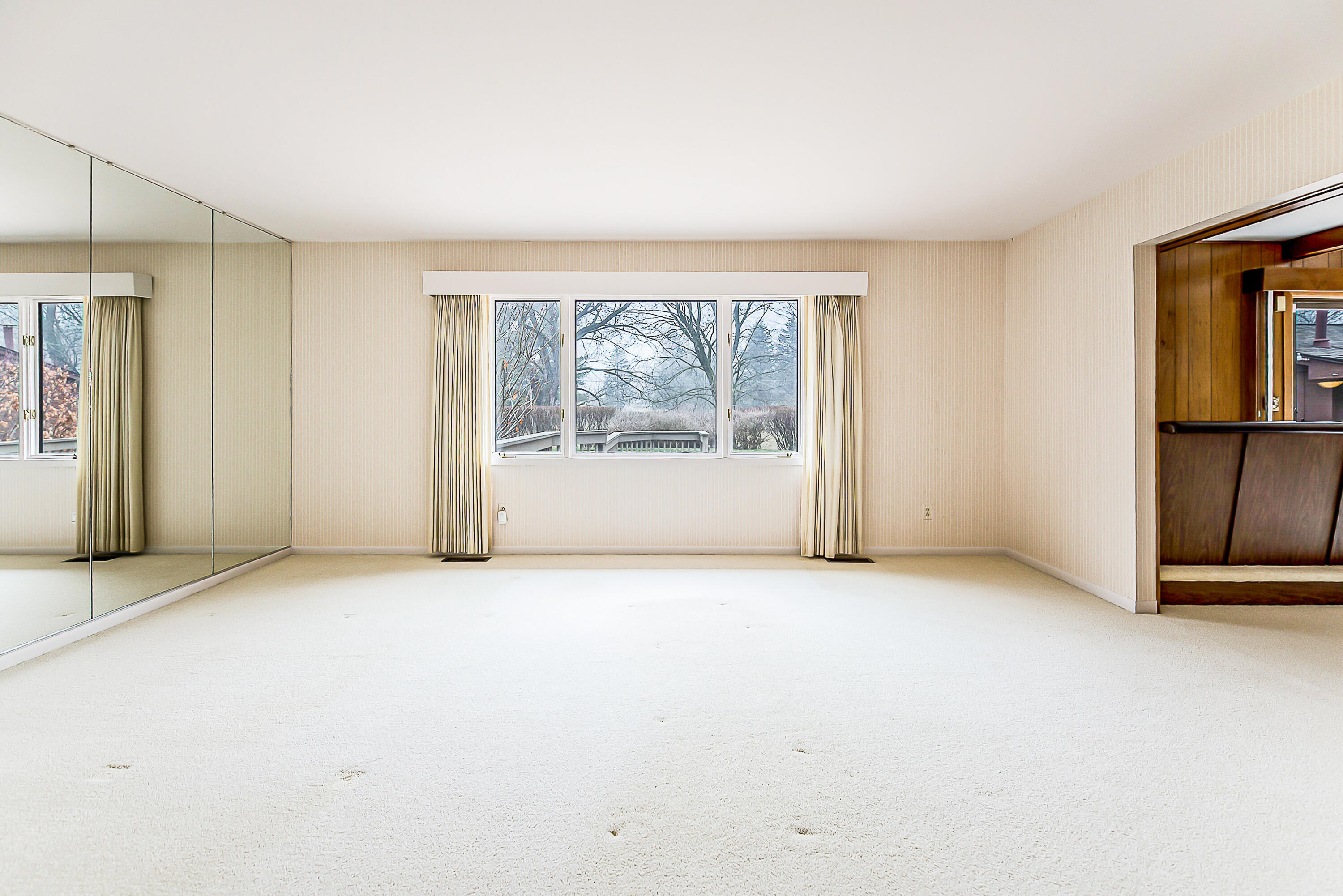 3483 Brassow Road Saline, MI 48176 - Photo 5 of 65 Living room