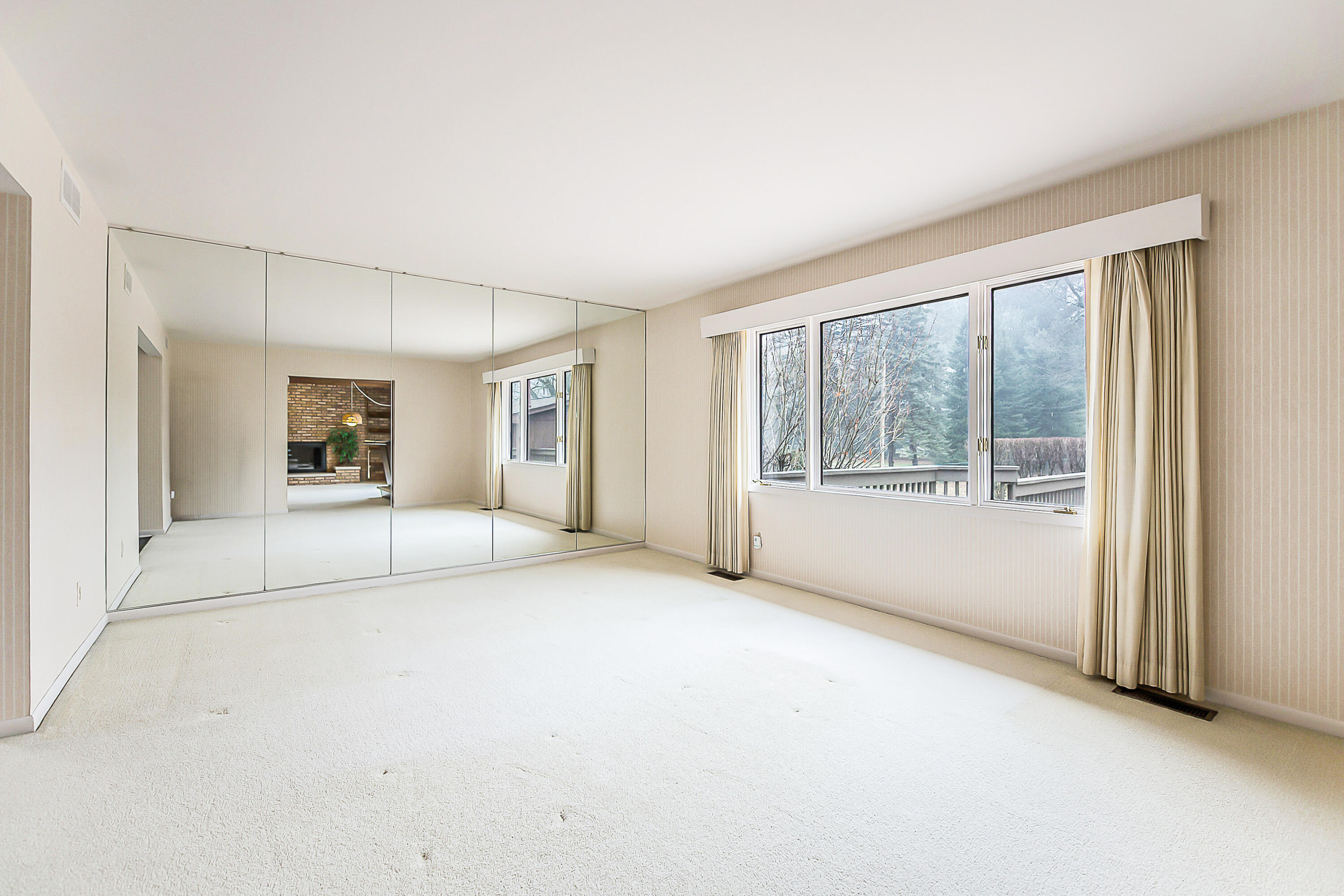 3483 Brassow Road Saline, MI 48176 - Photo 7 of 65 Living room