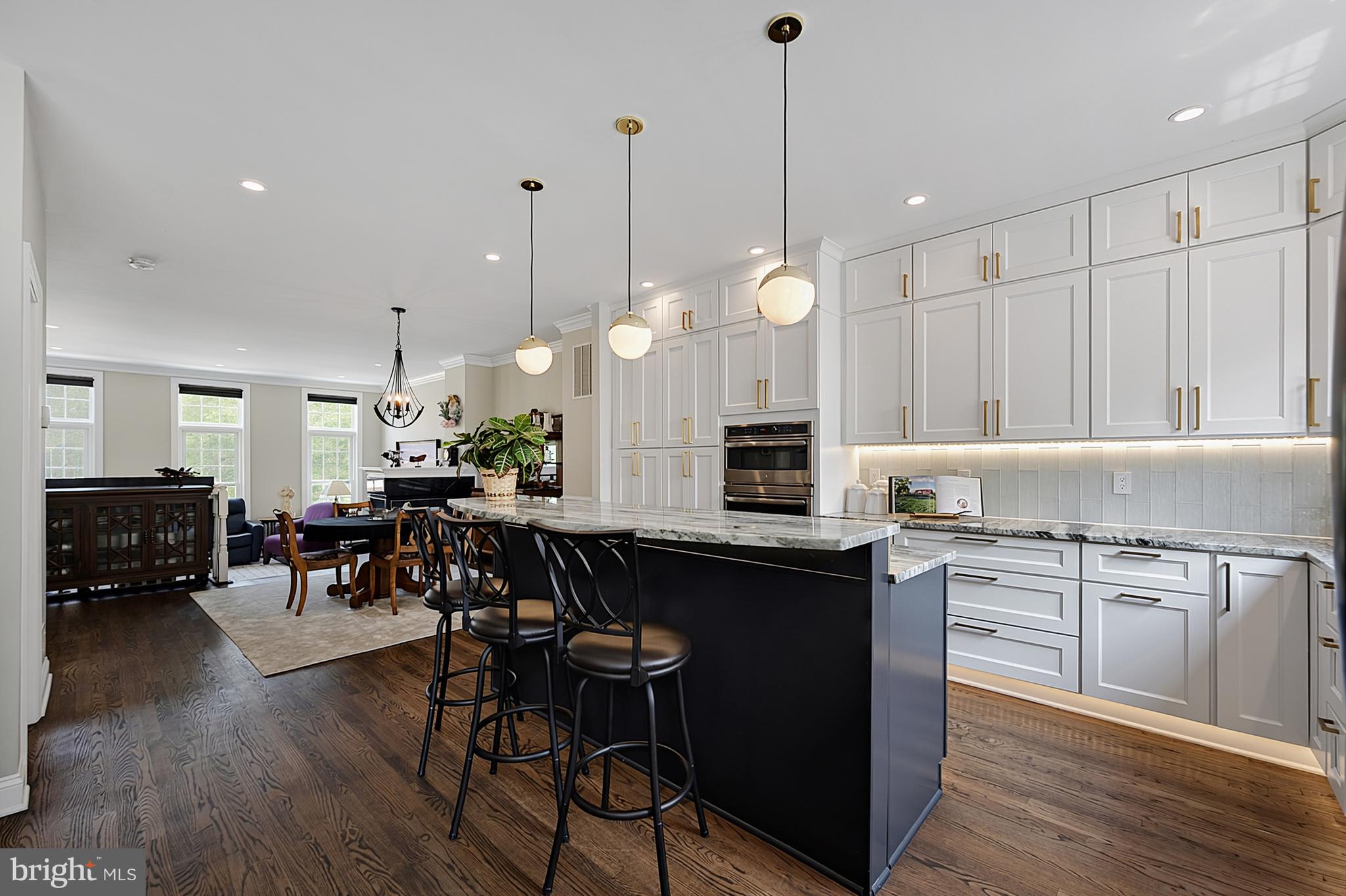 5424 Edsall Ridge Place Alexandria, VA 22312 - Photo 7 of 48 Dark blue island with seating