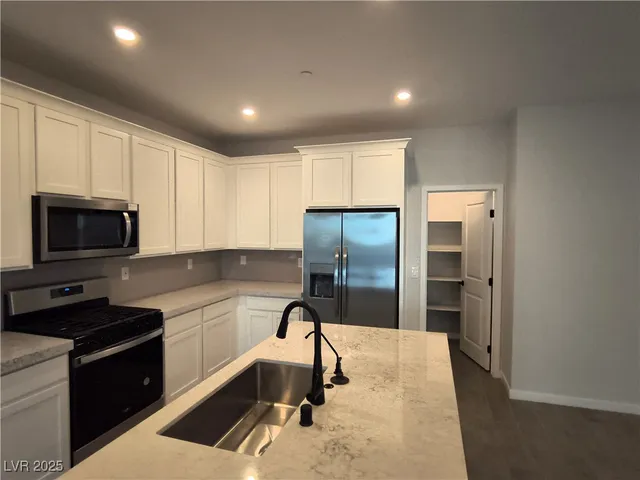 $2,600 | 10674 Bowmore Avenue, Las Vegas, NV 89166