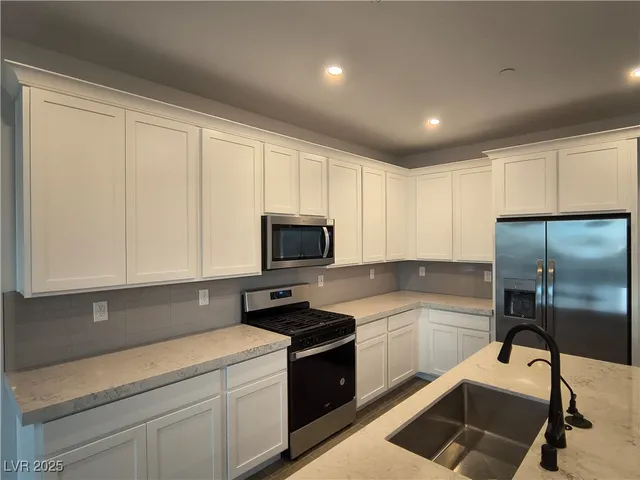 $2,600 | 10674 Bowmore Avenue, Las Vegas, NV 89166