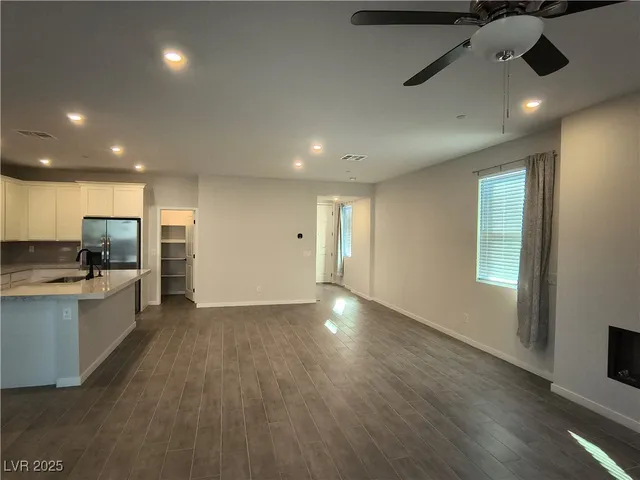 $2,600 | 10674 Bowmore Avenue, Las Vegas, NV 89166
