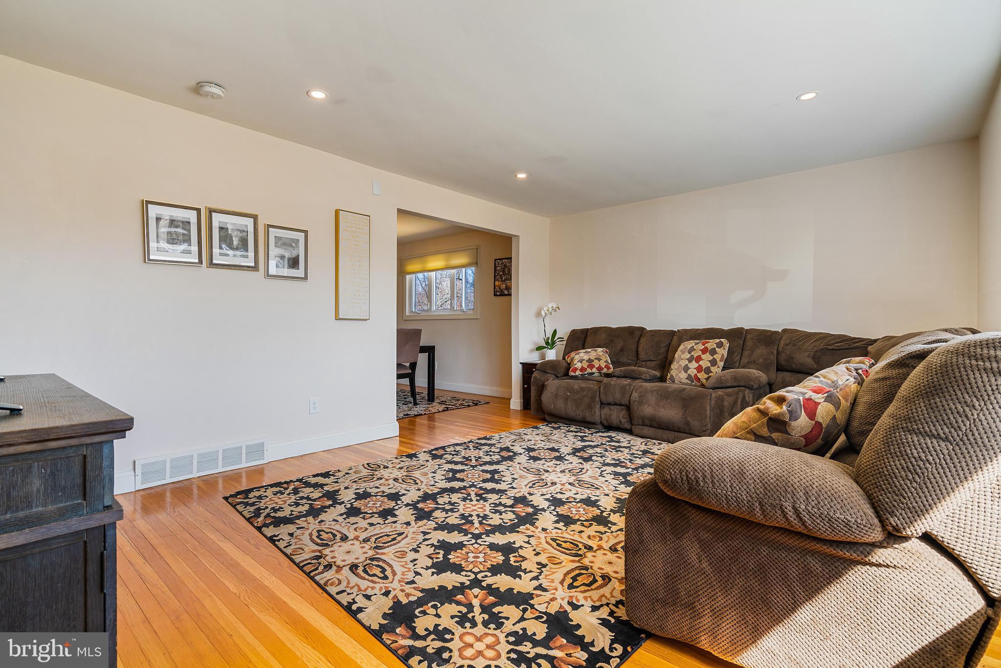1280 Whitney Road Southampton, PA 18966 - Photo 3 of 26 Gallery Image 3