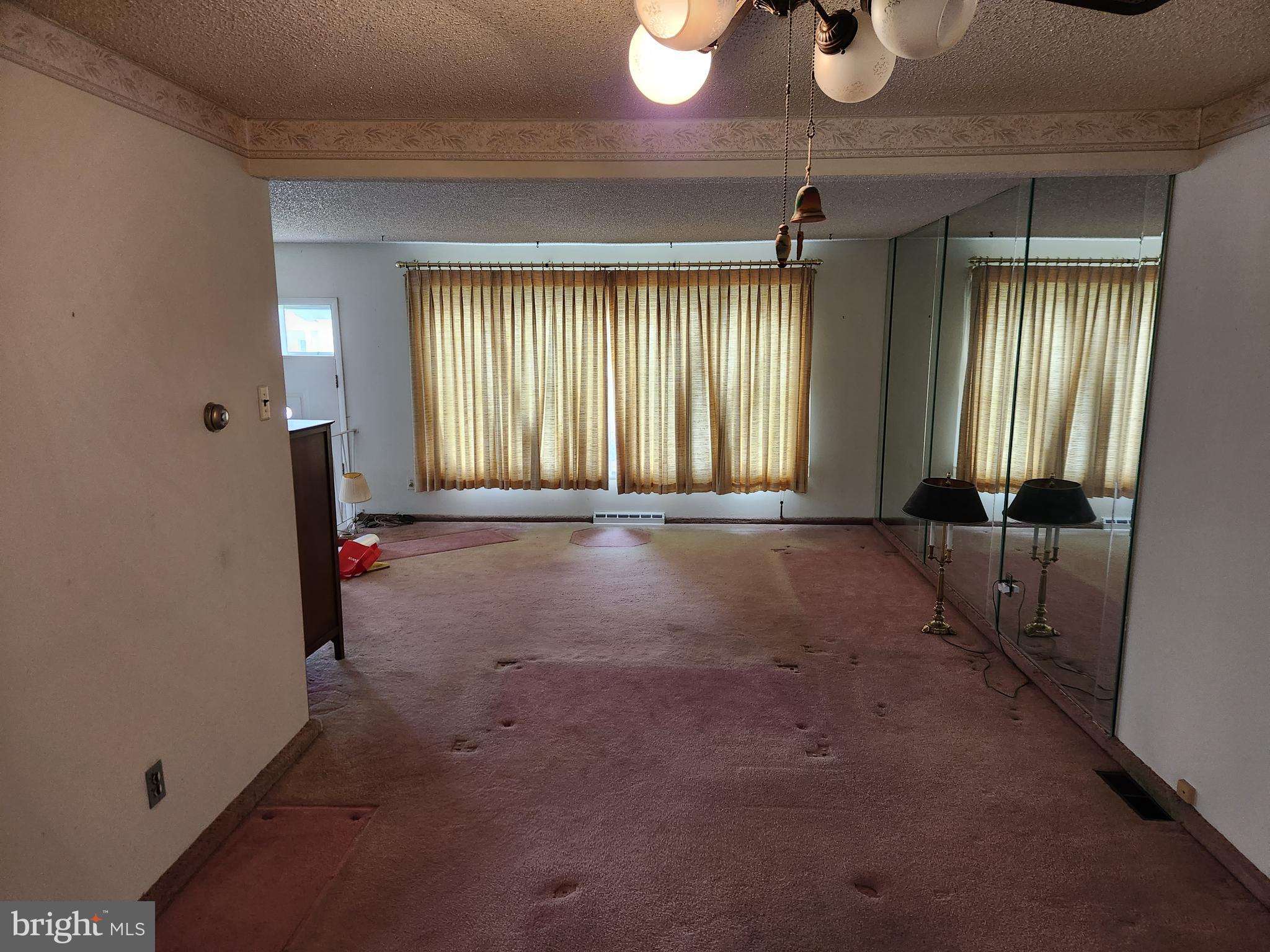 823 Densmore Road Philadelphia, PA 19116 - Photo 4 of 27 Gallery Image 4