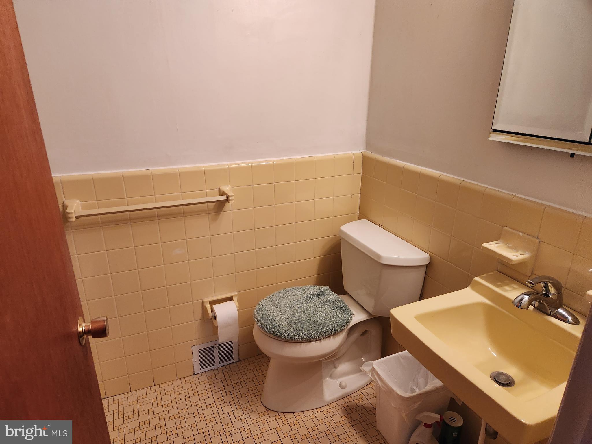823 Densmore Road Philadelphia, PA 19116 - Photo 8 of 27 Gallery Image 8