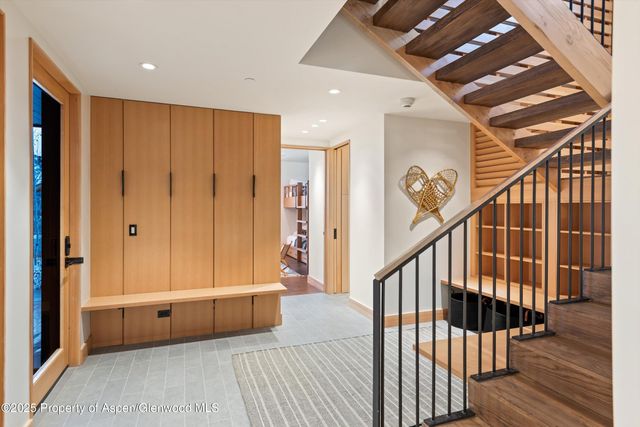 a view of entryway with a bathroom