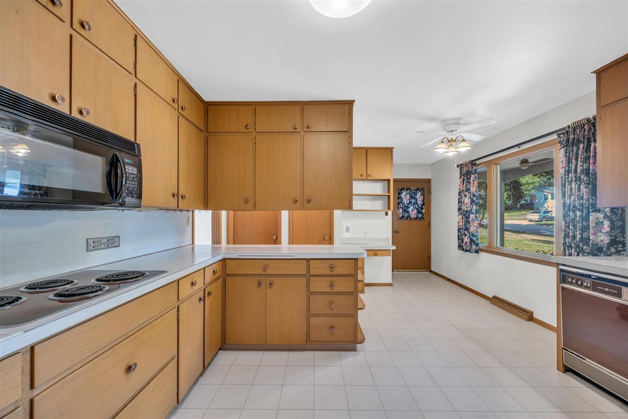 415 Ridgeview Avenue Iowa City, IA 52246 - Photo 3 of 25 Gallery Image 3