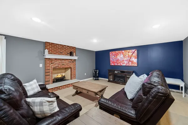 $775,000 | 40-w612 East Blue Lake Circle North, St. Charles, IL 60175