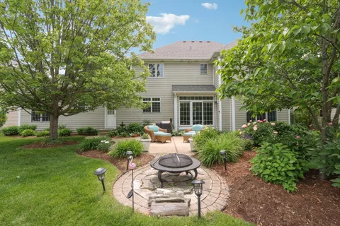 $775,000 | 40-w612 North Blue Lake Circle North, St. Charles, IL 60175