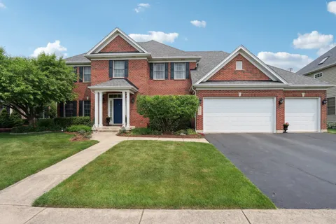 $775,000 | 40-w612 North Blue Lake Circle North, St. Charles, IL 60175