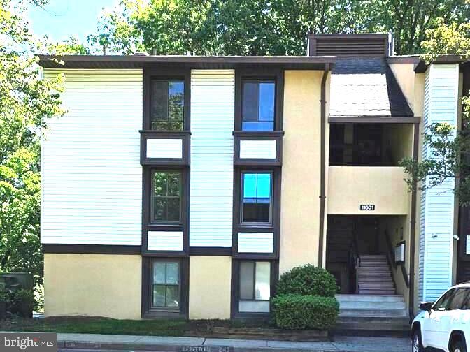 11601 Stoneview Square, Unit 11C Reston, VA 20191 - Photo 1 of 37 Remodeled & Lovely 3 BR, 2 FBA, 1,029 SF End Unit