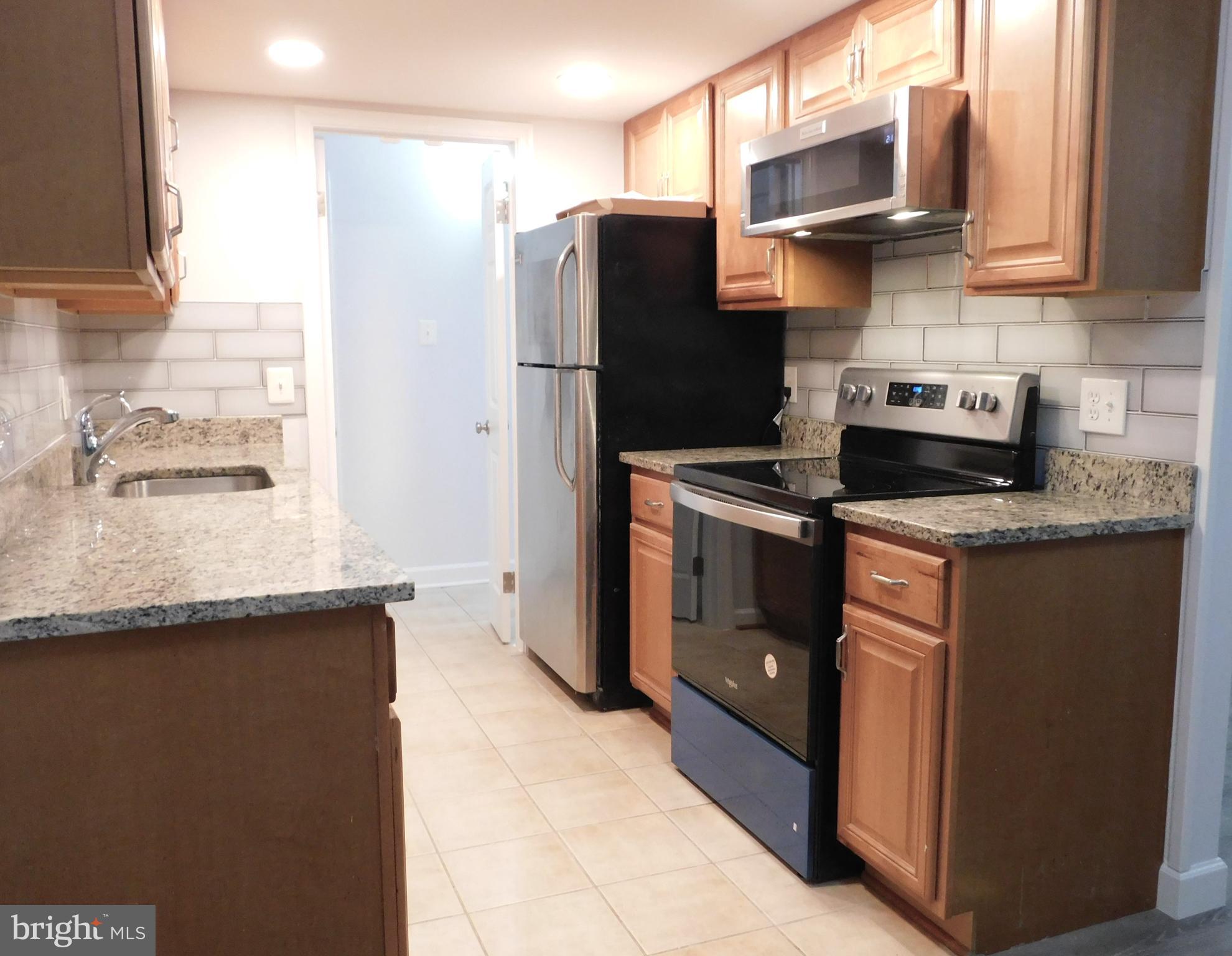 11601 Stoneview Square, Unit 11C Reston, VA 20191 - Photo 12 of 37 SS & black over-under refrigerator