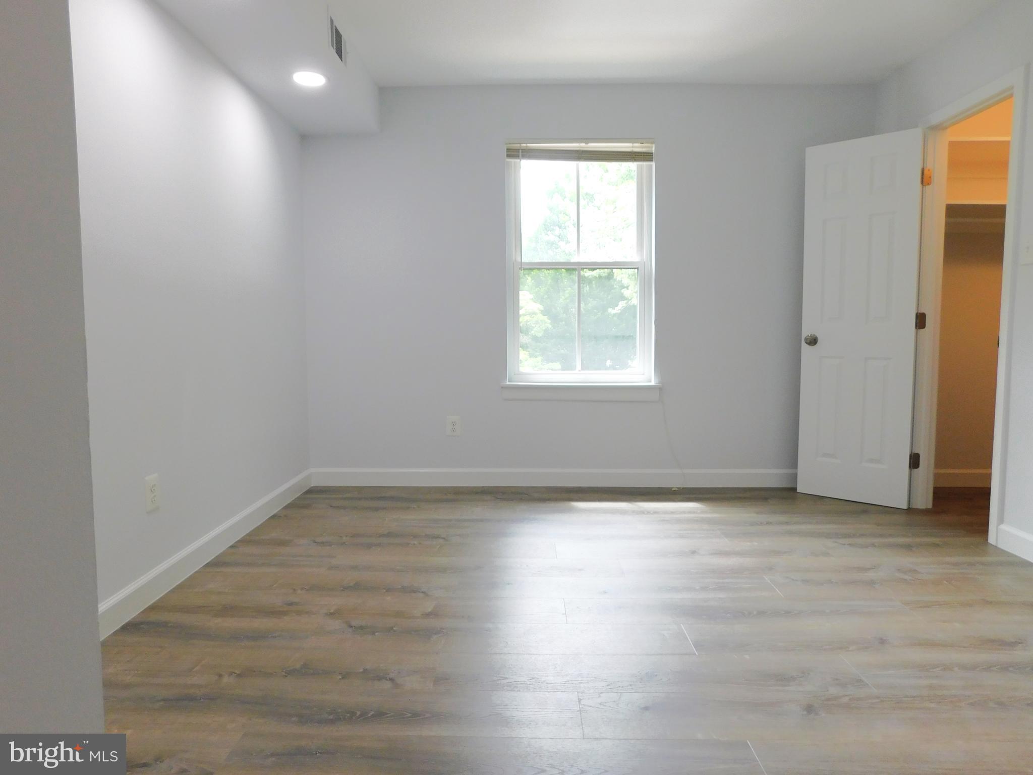 11601 Stoneview Square, Unit 11C Reston, VA 20191 - Photo 17 of 37 Primary BR has a w-in closet & adjoining FBA