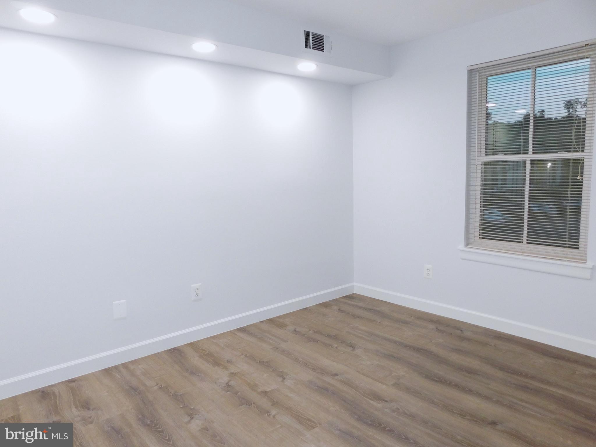 11601 Stoneview Square, Unit 11C Reston, VA 20191 - Photo 18 of 37 Surface mounted recessed lighting with dimmer