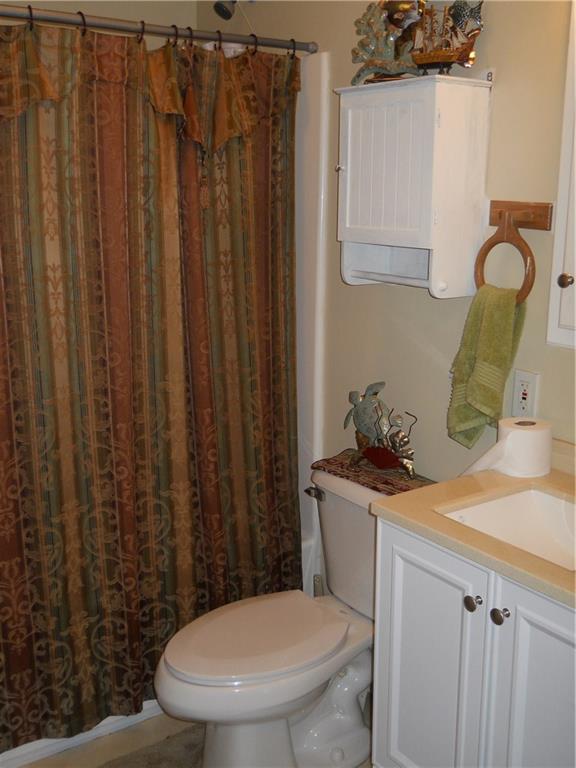 635 Main Street McKees Rocks, PA 15136 - Photo 11 of 20 2nd floor bath