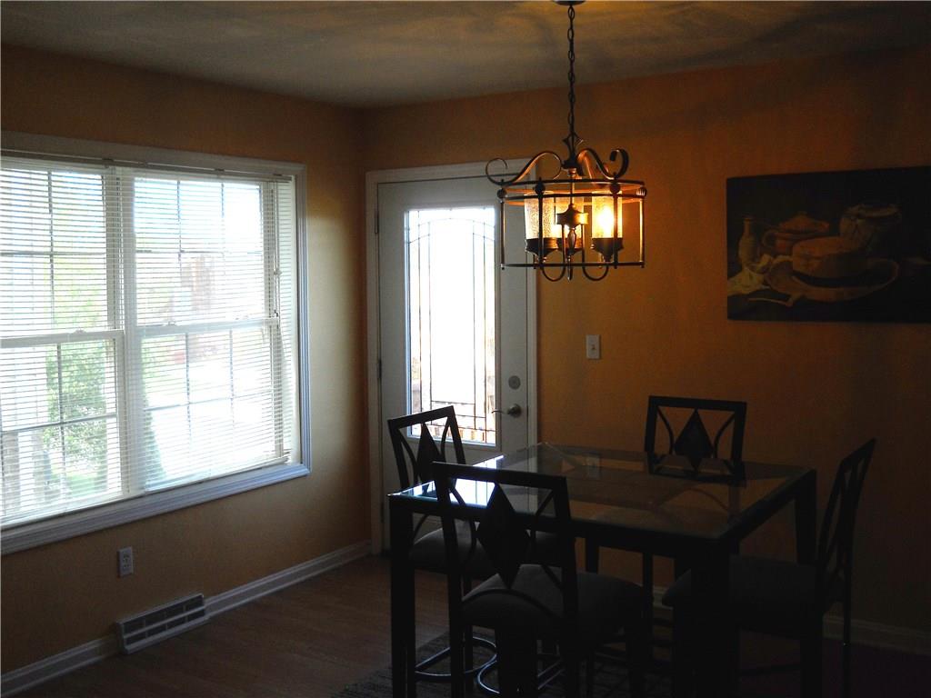 635 Main Street McKees Rocks, PA 15136 - Photo 6 of 20 Dining room