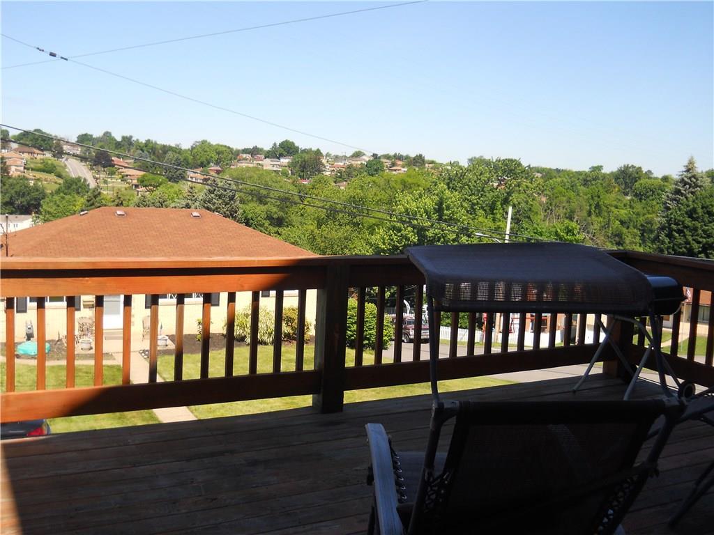 635 Main Street McKees Rocks, PA 15136 - Photo 7 of 20 Side Deck