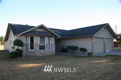 129 Griz Road Chehalis, WA 98532 - Photo 1 of 1 a front view of a house with a yard