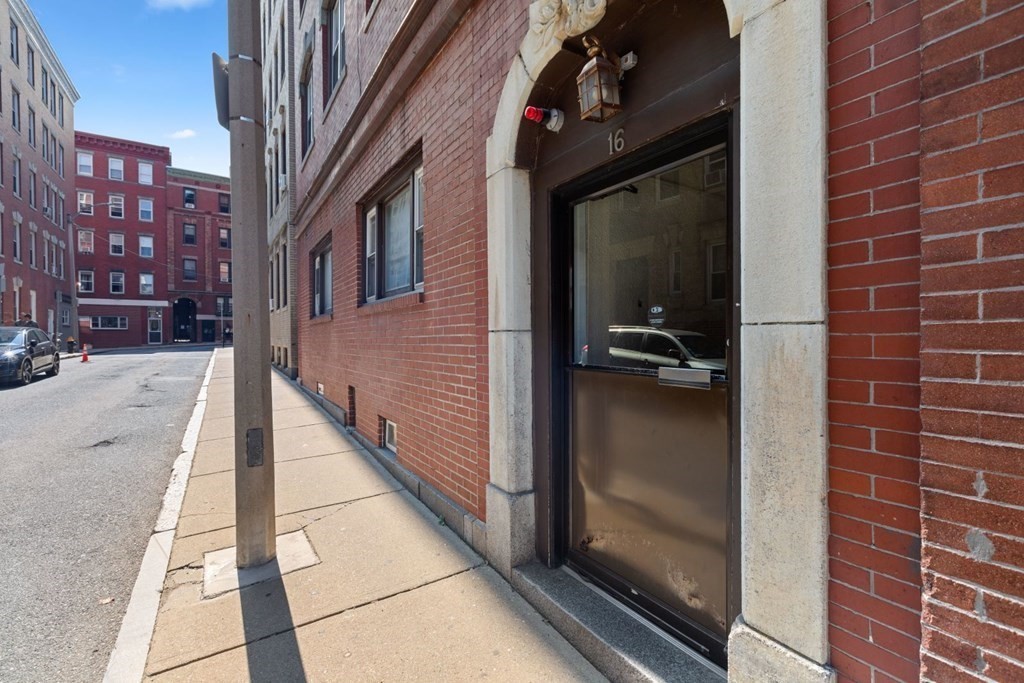 16 Henchman Street, Unit 3R Boston, MA 02113 - Photo 14 of 15