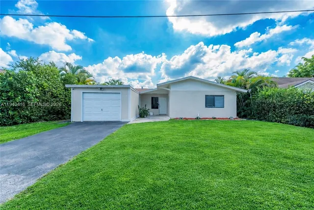 $375,000 | 10010 Northwest 71st Place, Tamarac, FL 33321