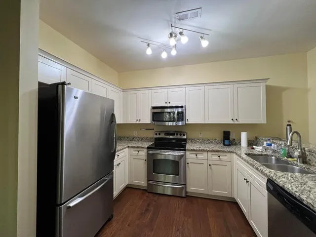 $2,200 | 421 Grand Palm Lane, Summerville, SC 29485