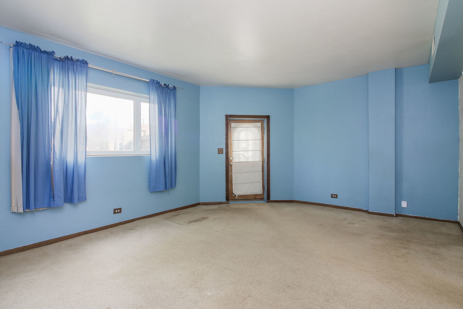 3848 Harrison Avenue Brookfield, IL 60513 - Photo 6 of 12 a view of an empty room with a window