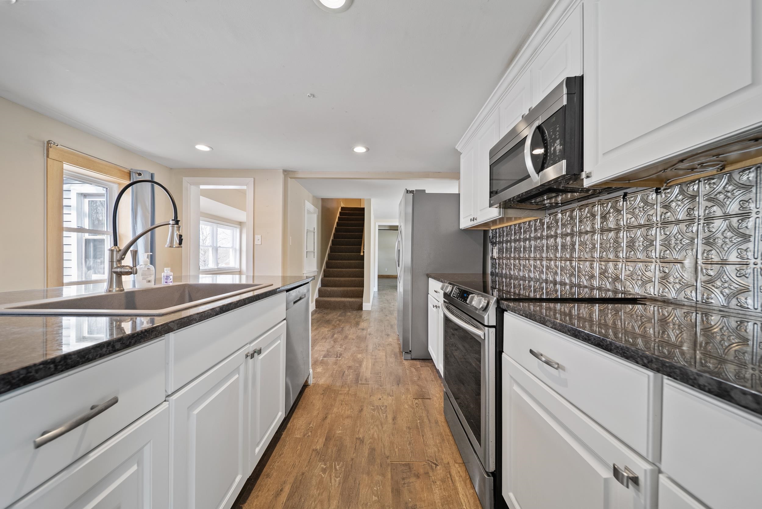 24 Jeremiah Lane Rochester, NH 03867 - Photo 7 of 38