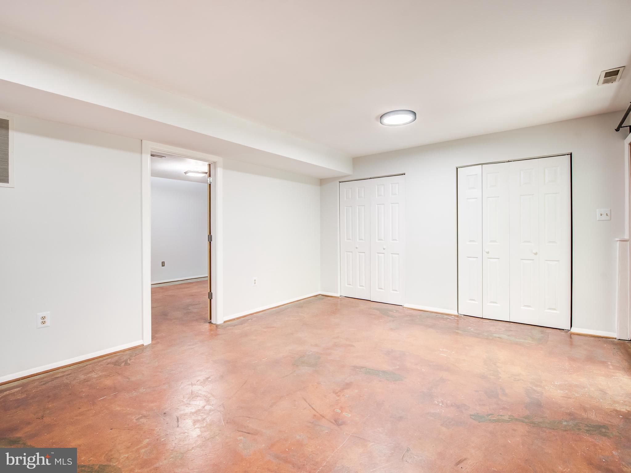 3330 Holland Cliffs Road Huntingtown, MD 20639 - Photo 26 of 64 Family Room Alt. view w/large closets