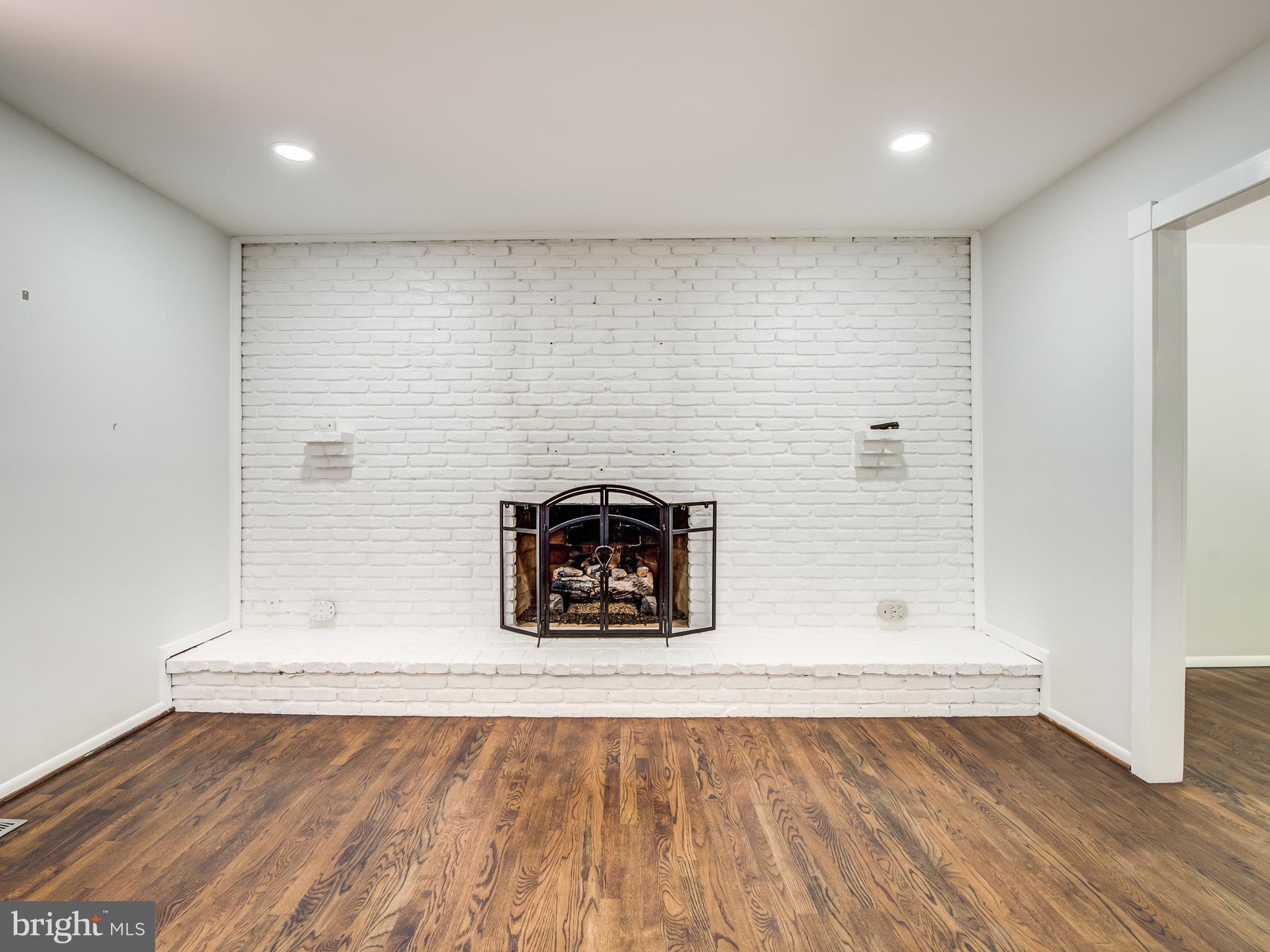 3330 Holland Cliffs Road Huntingtown, MD 20639 - Photo 5 of 64 Brick wall Gas F/P