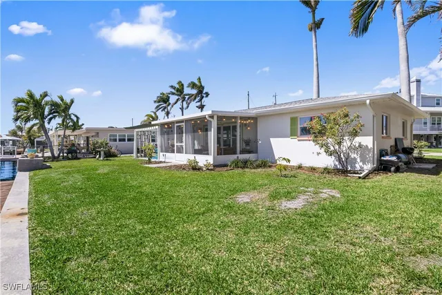 a view of a house with a backyard
