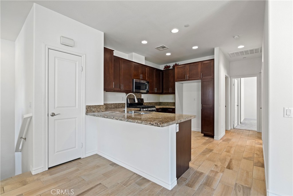 11722 Lakeland Road Norwalk, CA 90650 - Photo 9 of 19