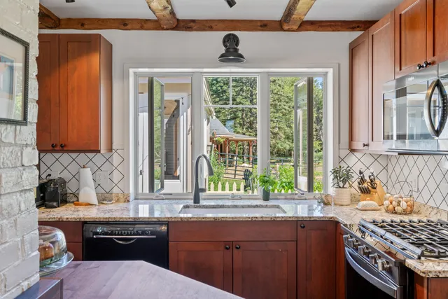 $775,000 | 1020 Hendricks Hill Road, Southport, ME 04576