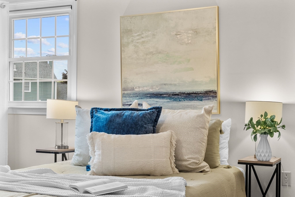 5 Brae Circle Woburn, MA 01801 - Photo 20 of 40 a living room with furniture and a potted plant