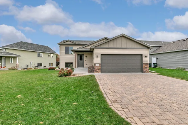 $299,900 | 216 Victory Loop, Sartell, MN 56377