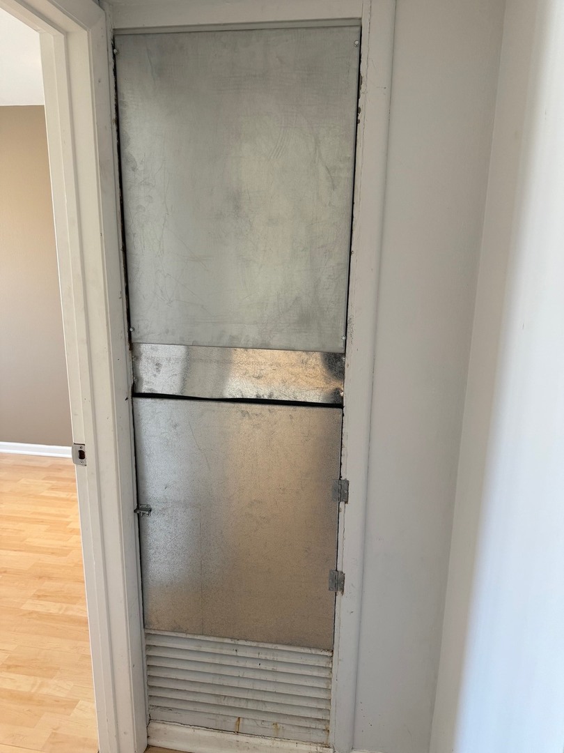 910 Beau Drive, Unit 211 Des Plaines, IL 60016 - Photo 10 of 11 a bathroom with a glass shower door